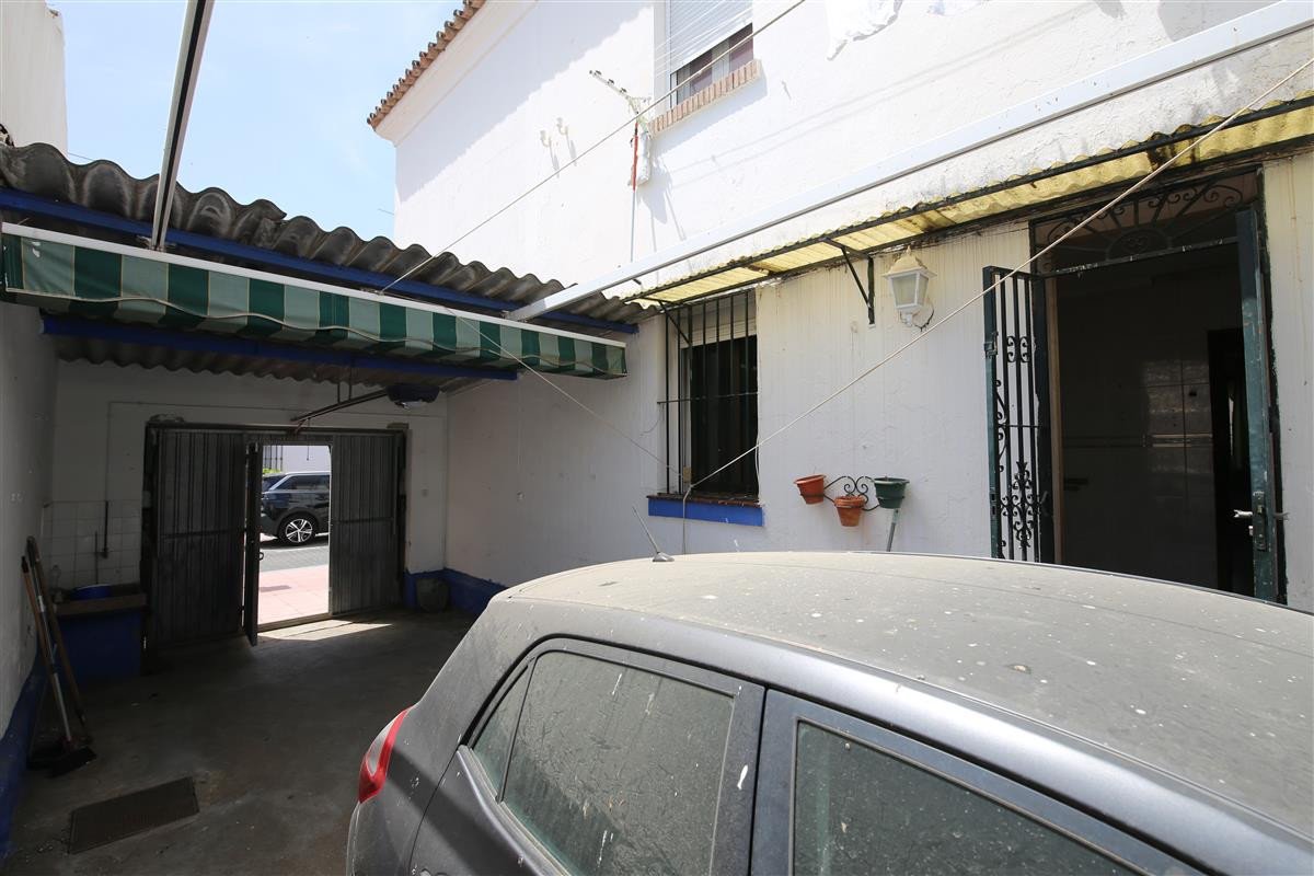 Huis te koop in Estepona | 9 slaapkamers H5424448
