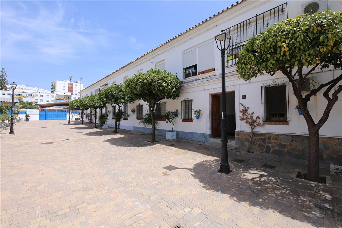 Huis te koop in Estepona | 9 slaapkamers H5424448