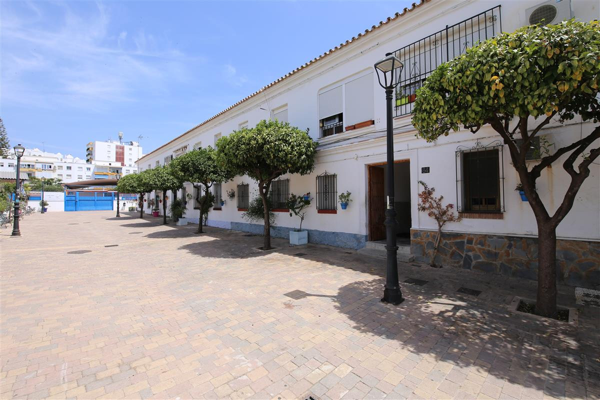Huis te koop in Estepona | 9 slaapkamers H5424448