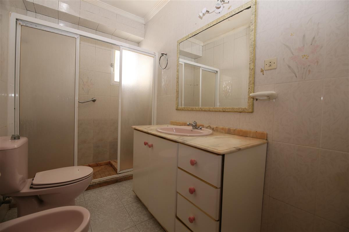 Huis te koop in Estepona | 9 slaapkamers H5424448