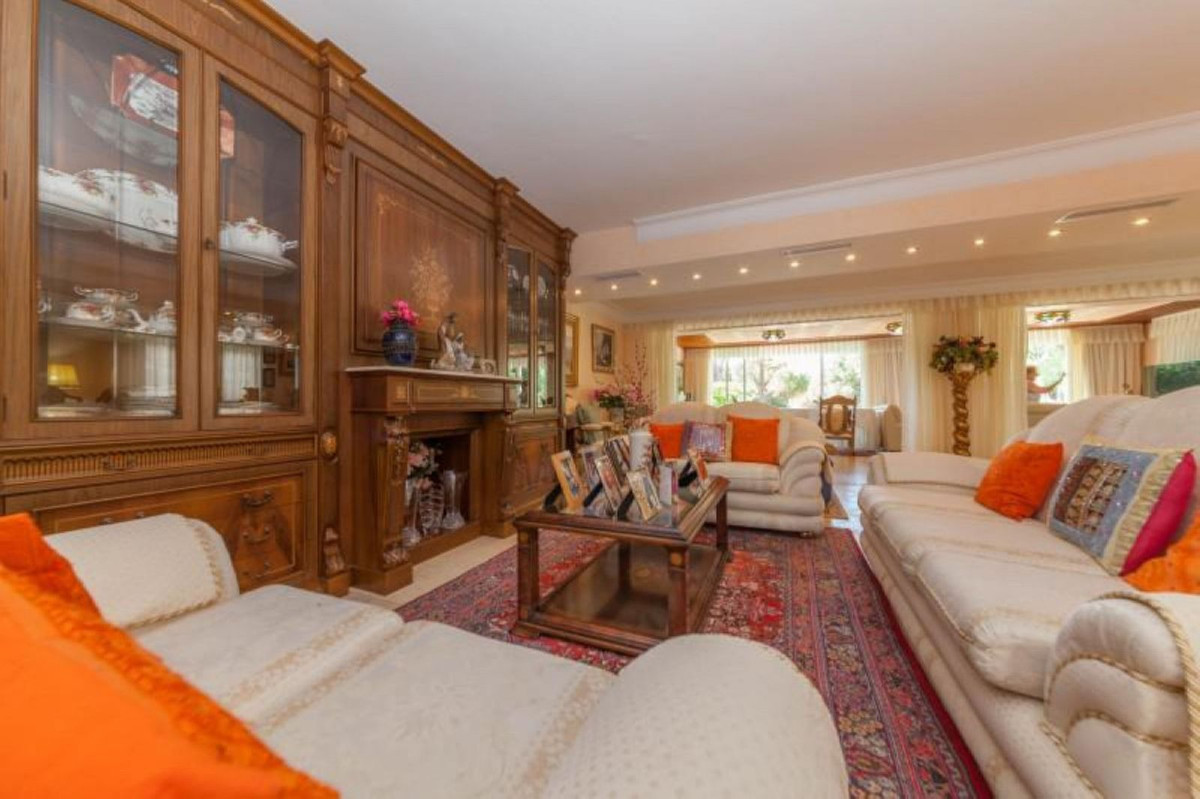 Huis te koop in Puerto de Cabopino | 4 slaapkamers H5128981