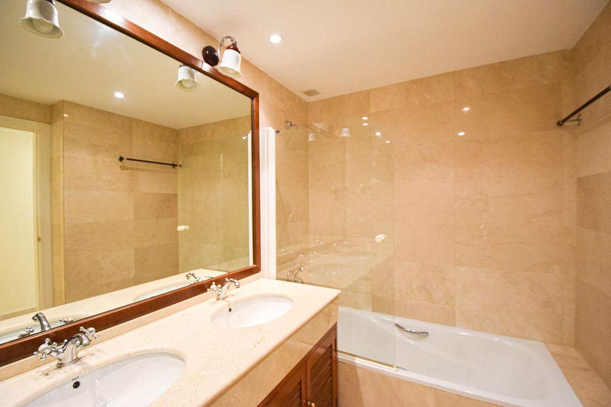 Appartement te koop in San Pedro de Alcántara | 2 slaapkamers H5317678