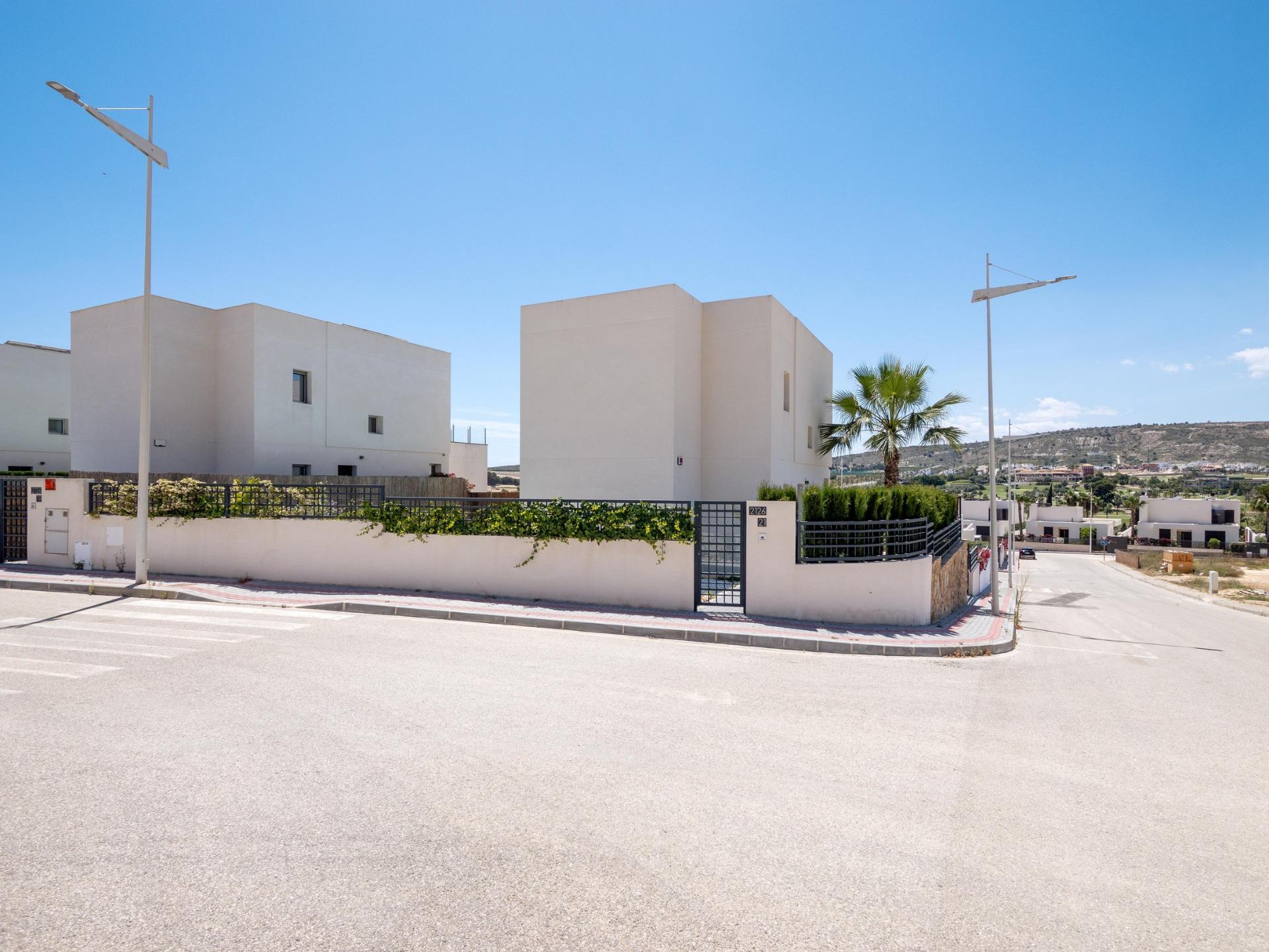 Villa te koop in Algorfa | 4 slaapkamers H9818