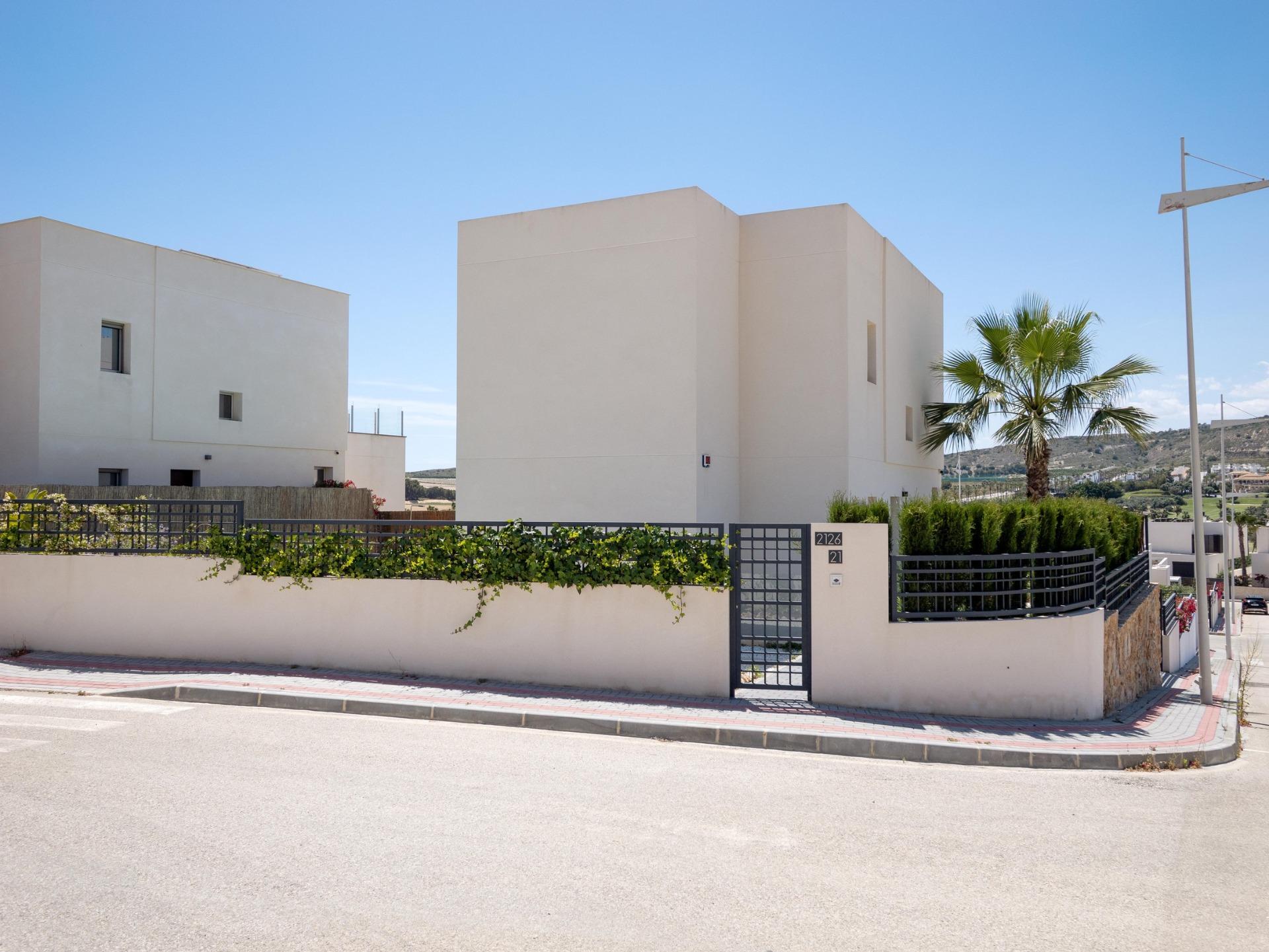 Villa te koop in Algorfa | 4 slaapkamers H9818