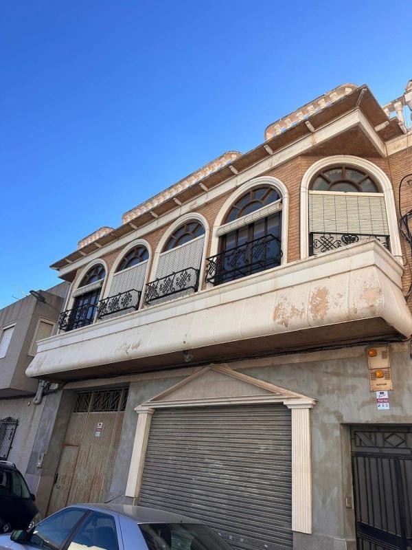 villa te koop in Guardamar del Segura | 8 slaapkamers H478115