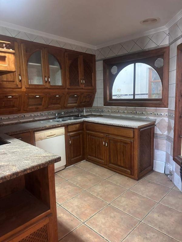 villa te koop in Guardamar del Segura | 8 slaapkamers H478115