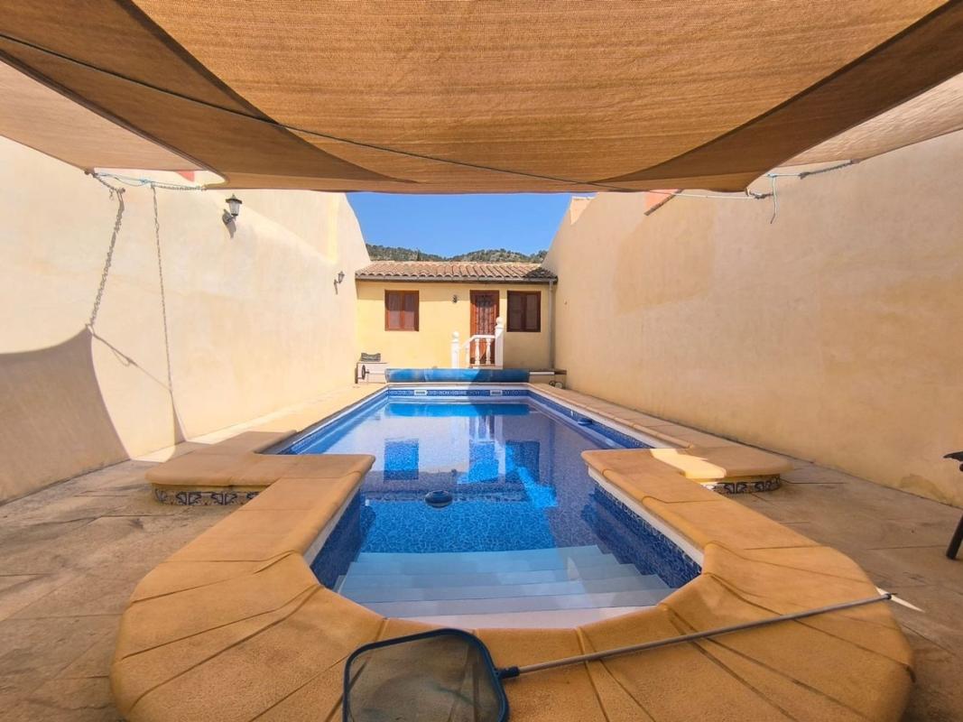 villa te koop in Monovar | 4 slaapkamers H620615