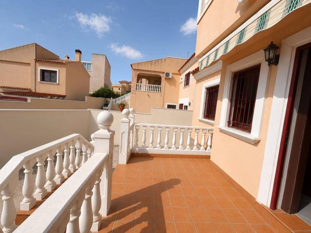 villa te koop in Orihuela | 2 slaapkamers H565398