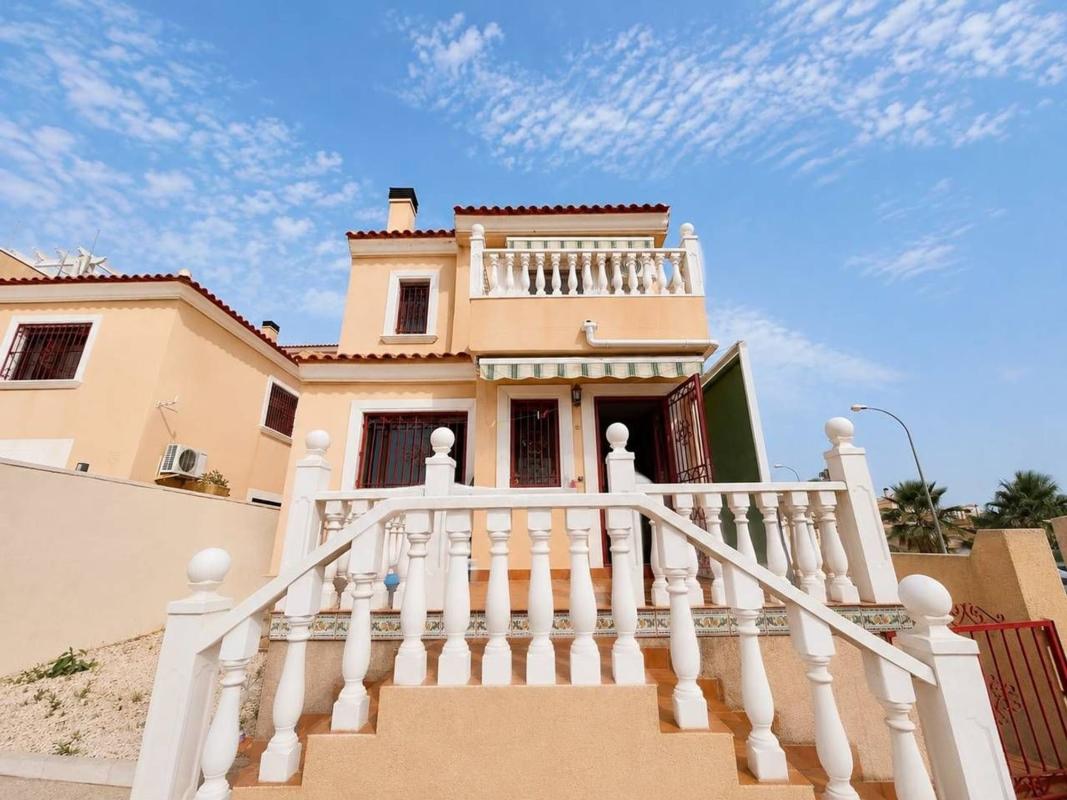 villa te koop in Orihuela | 2 slaapkamers H565398