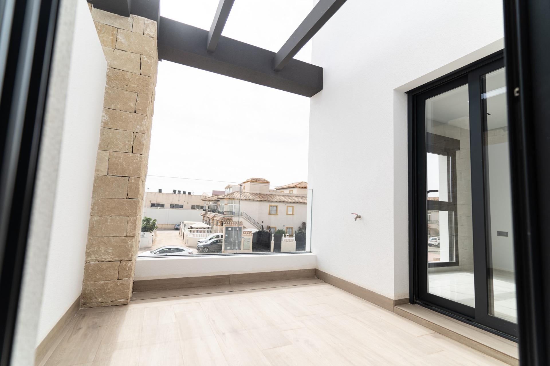 Villa te koop in Orihuela Costa | 4 slaapkamers H6722