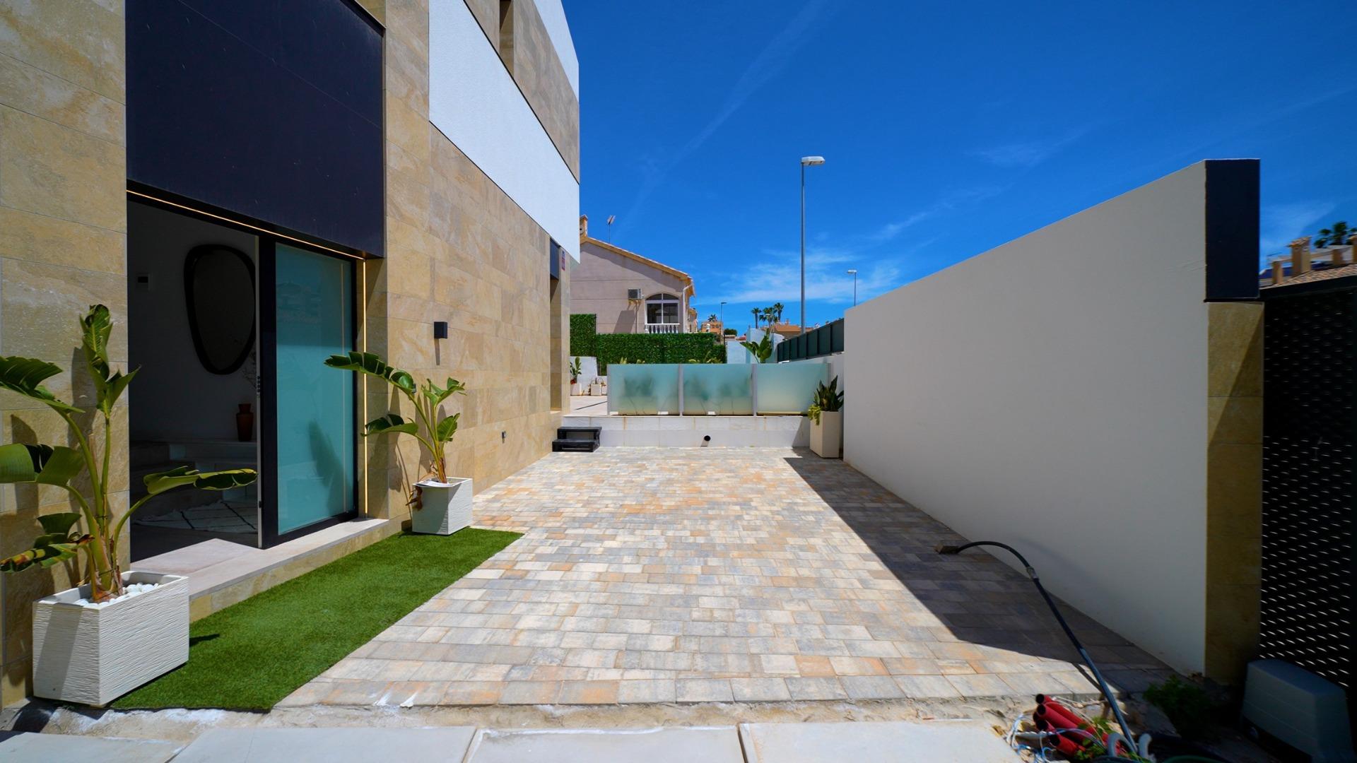 Villa te koop in Orihuela Costa | 3 slaapkamers H9085