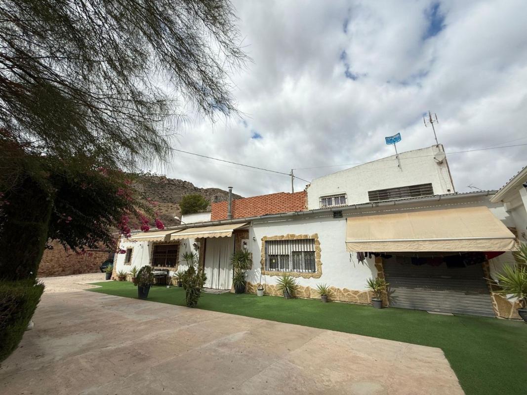 villa te koop in Petrer | 5 slaapkamers H621111