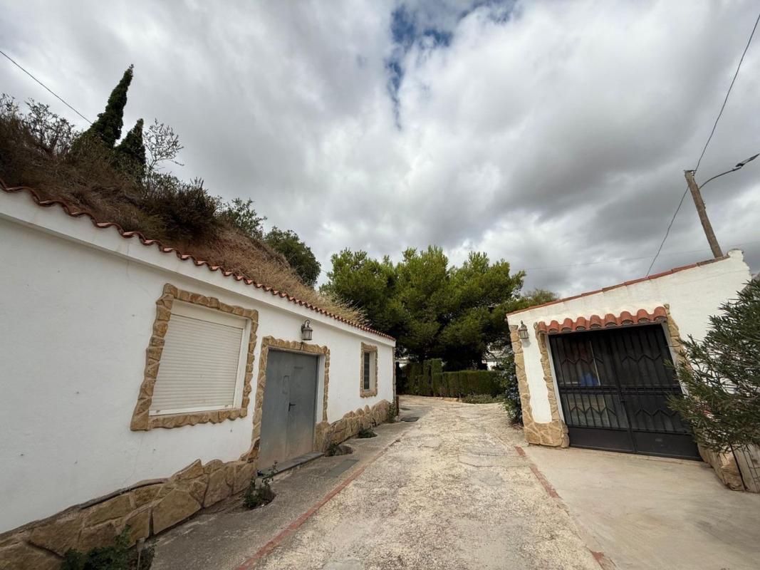 villa te koop in Petrer | 5 slaapkamers H621111