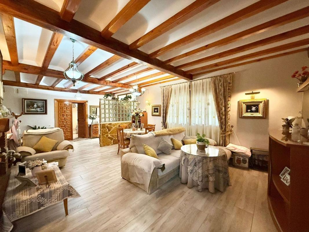 villa te koop in Petrer | 5 slaapkamers H621111