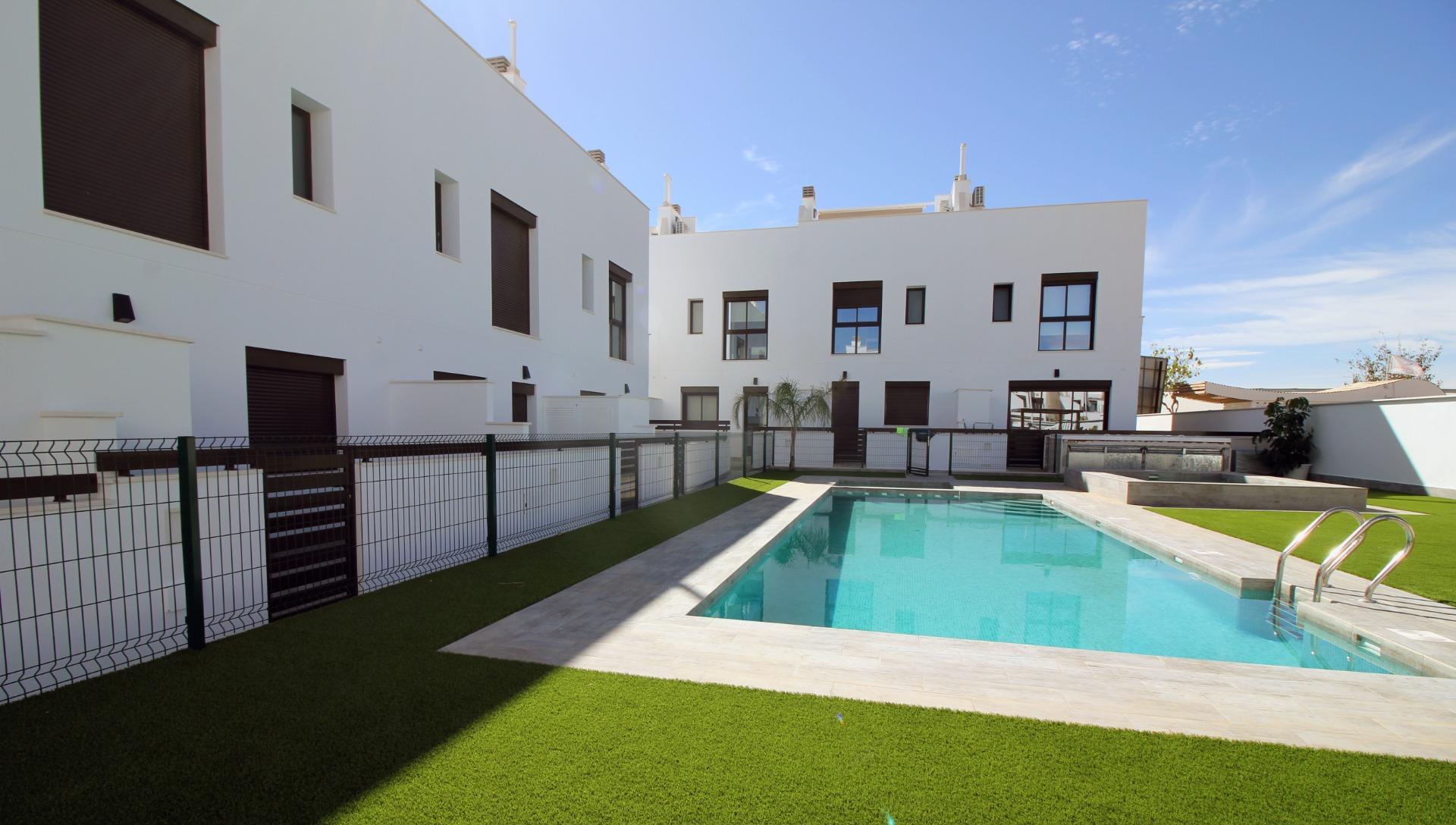 Villa te koop in Pilar de La Horadada | 4 slaapkamers H8979