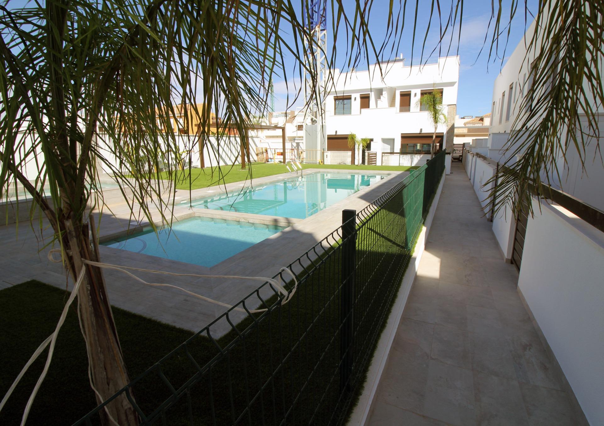 Villa te koop in Pilar de La Horadada | 4 slaapkamers H8979
