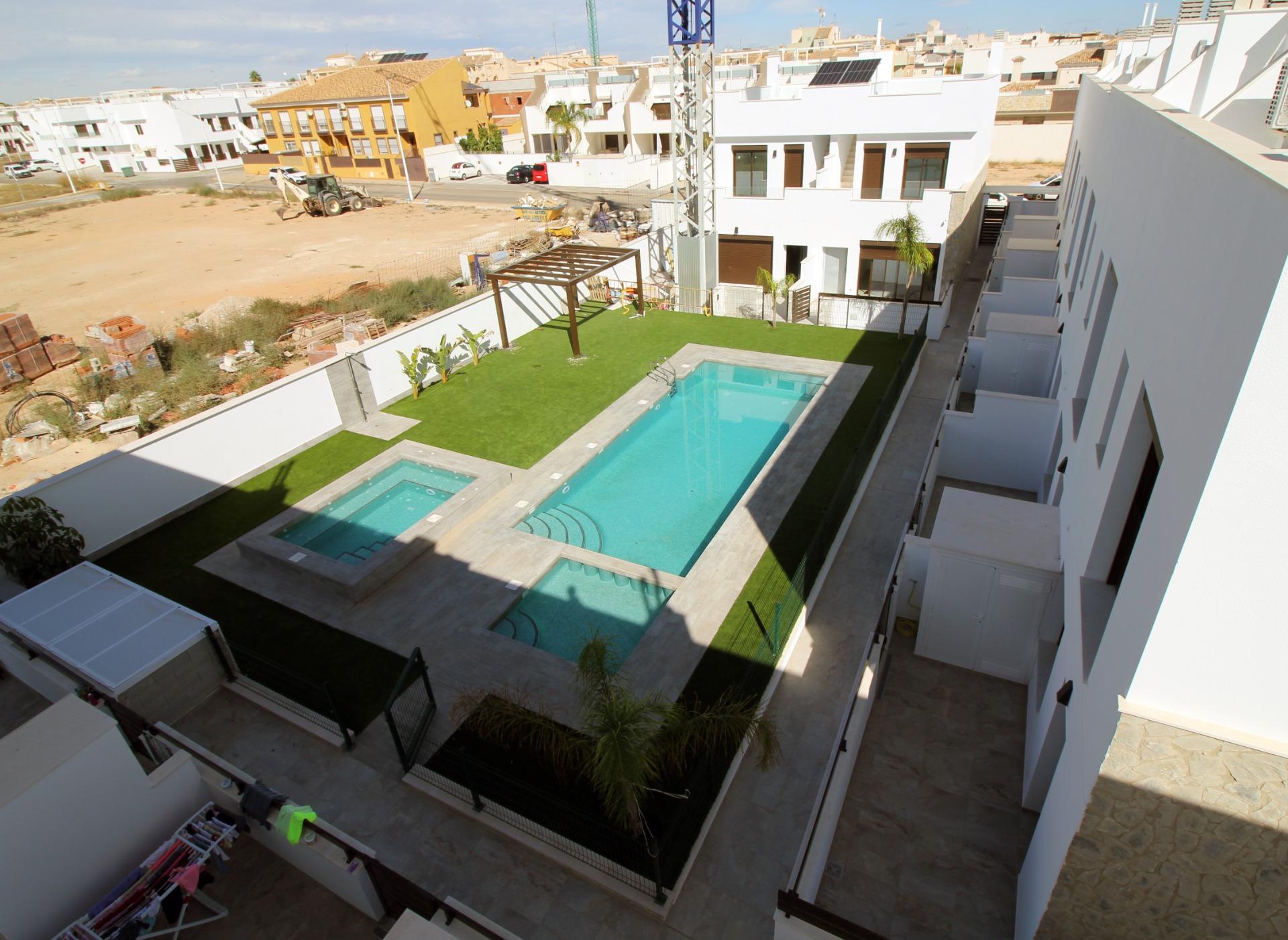 Villa te koop in Pilar de La Horadada | 4 slaapkamers H8979