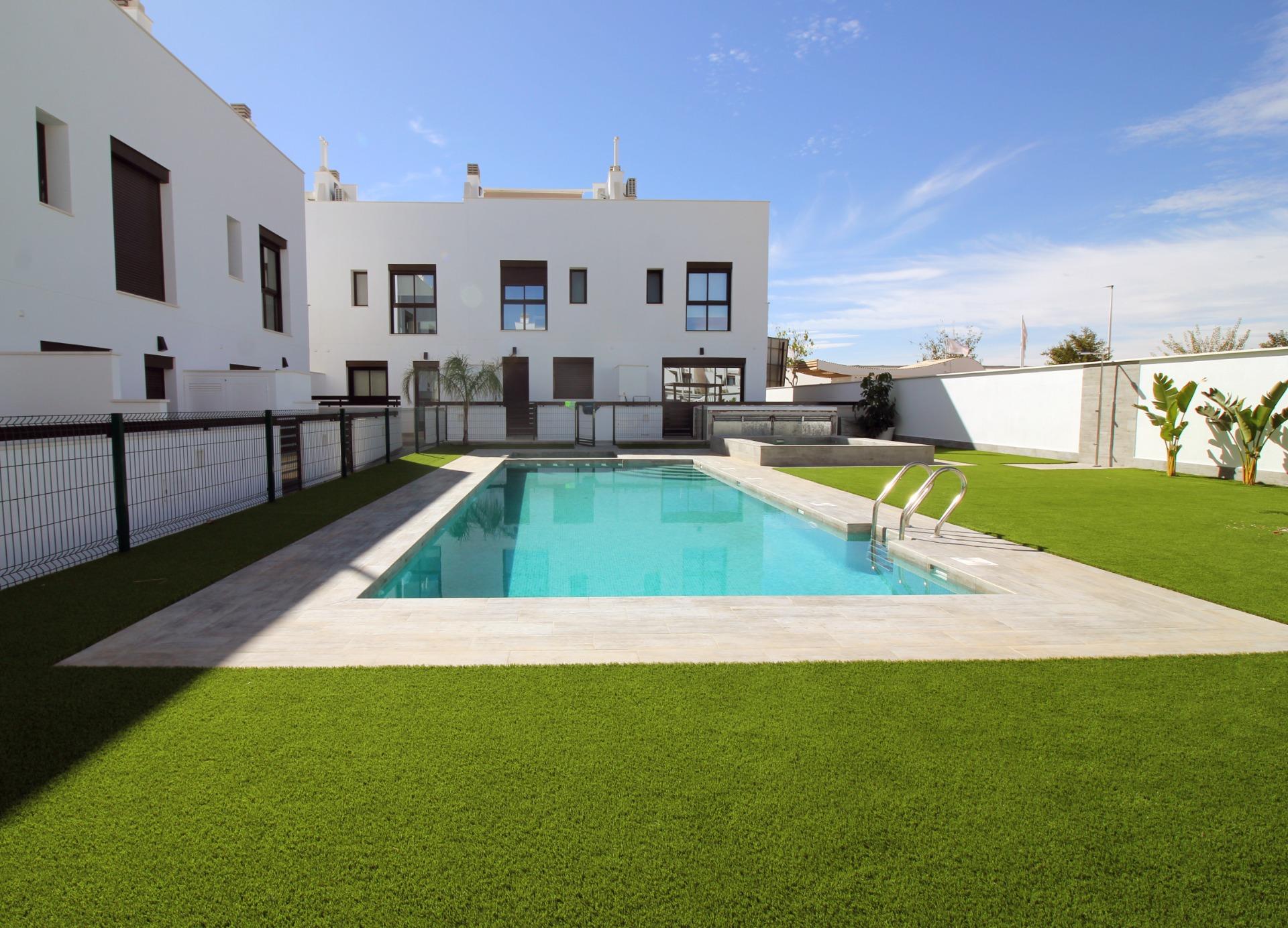 Villa te koop in Pilar de La Horadada | 4 slaapkamers H8979