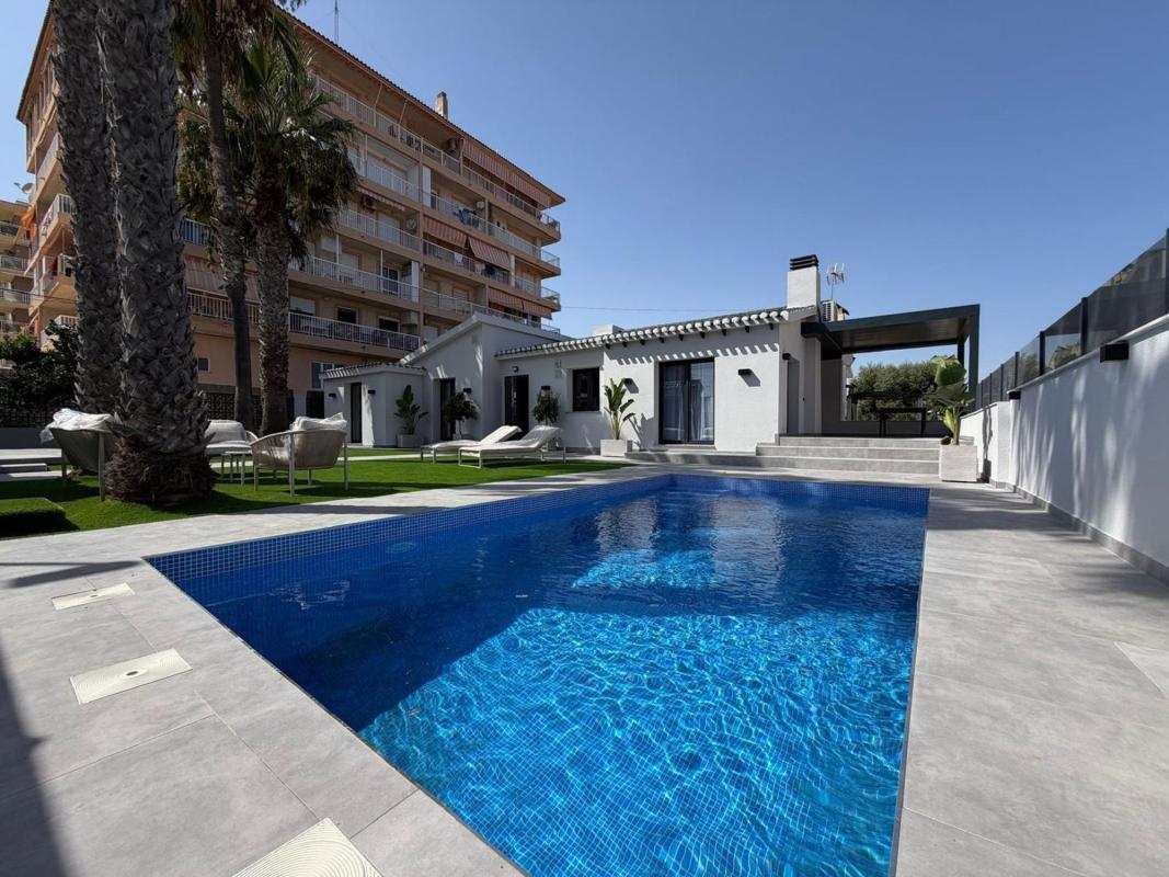 villa te koop in Torrevieja | 4 slaapkamers H579644