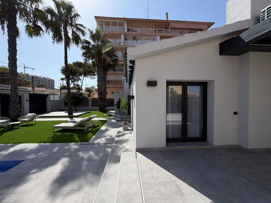 villa te koop in Torrevieja | 4 slaapkamers H579644