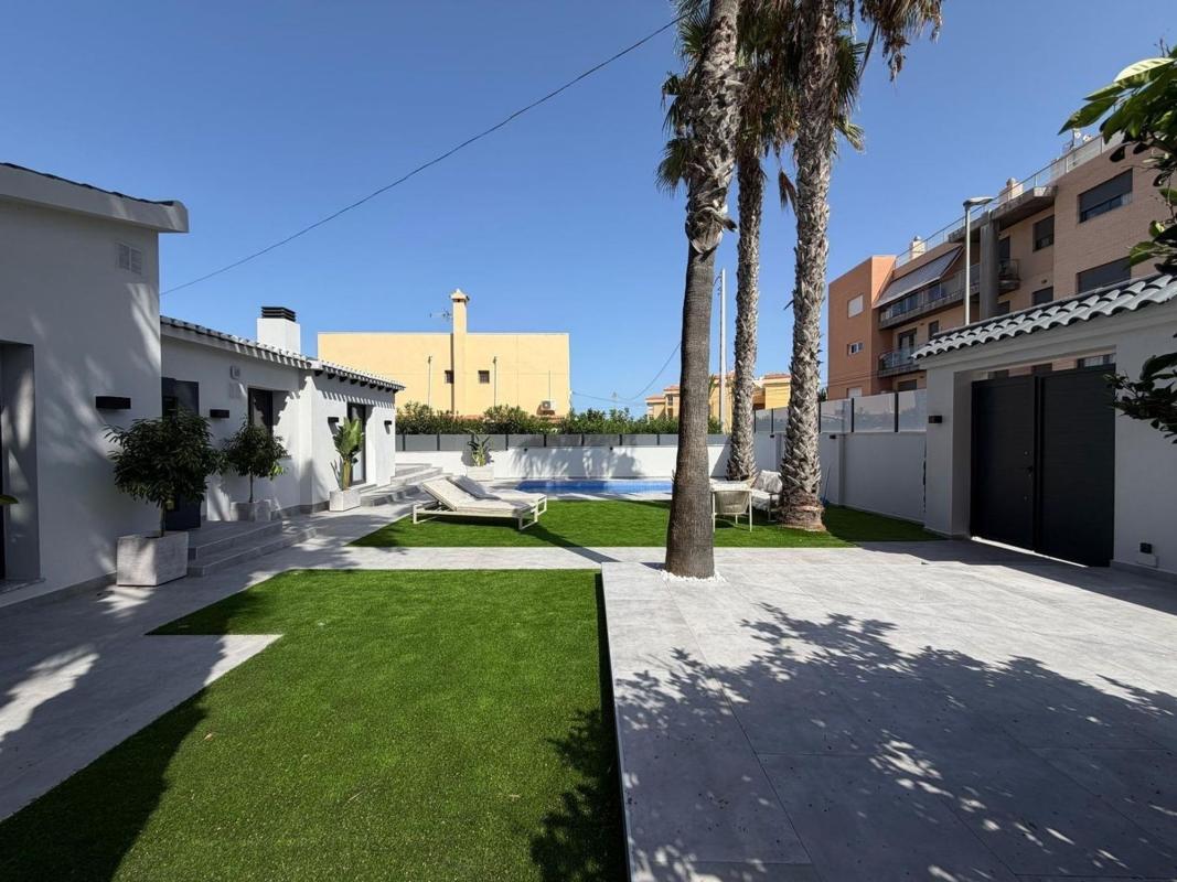 villa te koop in Torrevieja | 4 slaapkamers H579644