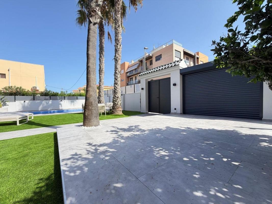 villa te koop in Torrevieja | 4 slaapkamers H579644