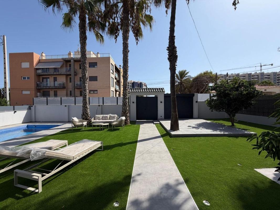 villa te koop in Torrevieja | 4 slaapkamers H579644