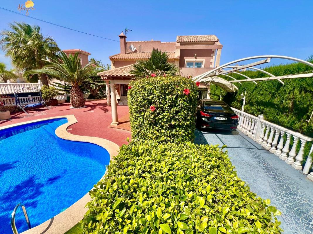 villa te koop in Torrevieja | 3 slaapkamers H604287