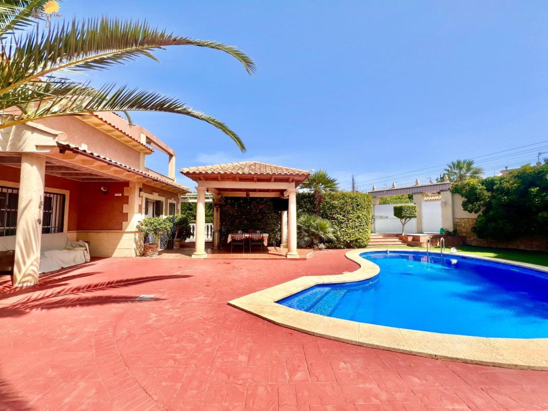villa te koop in Torrevieja | 3 slaapkamers H604287