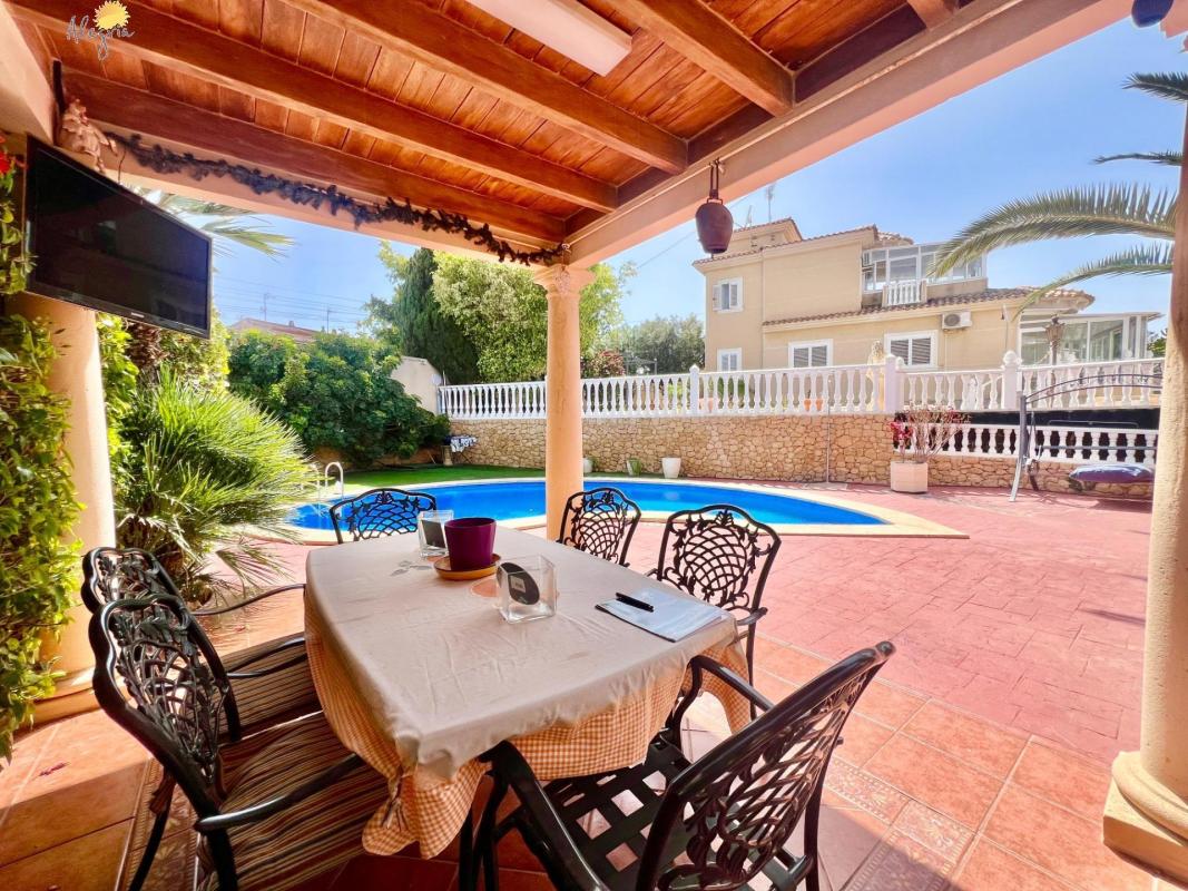 villa te koop in Torrevieja | 3 slaapkamers H604287
