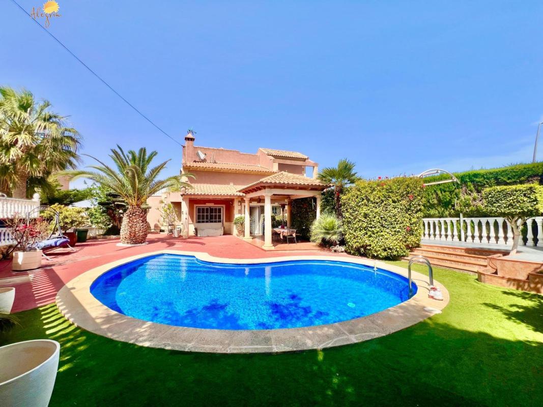 villa te koop in Torrevieja | 3 slaapkamers H604287