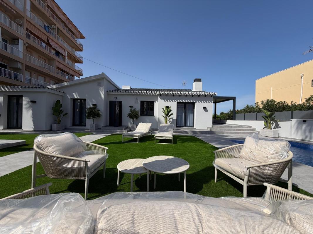 villa te koop in Torrevieja | 4 slaapkamers H604349