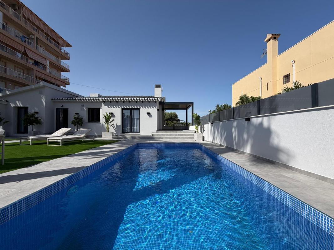 villa te koop in Torrevieja | 4 slaapkamers H604349