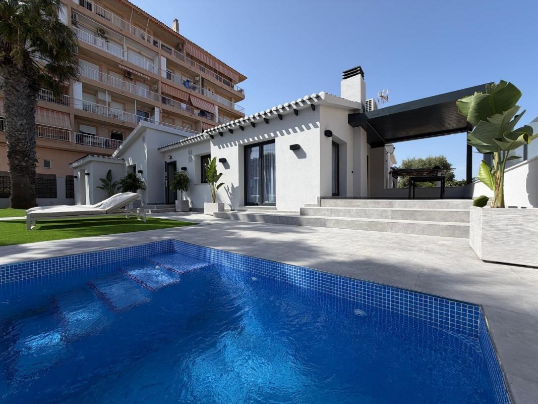 villa te koop in Torrevieja | 4 slaapkamers H604349