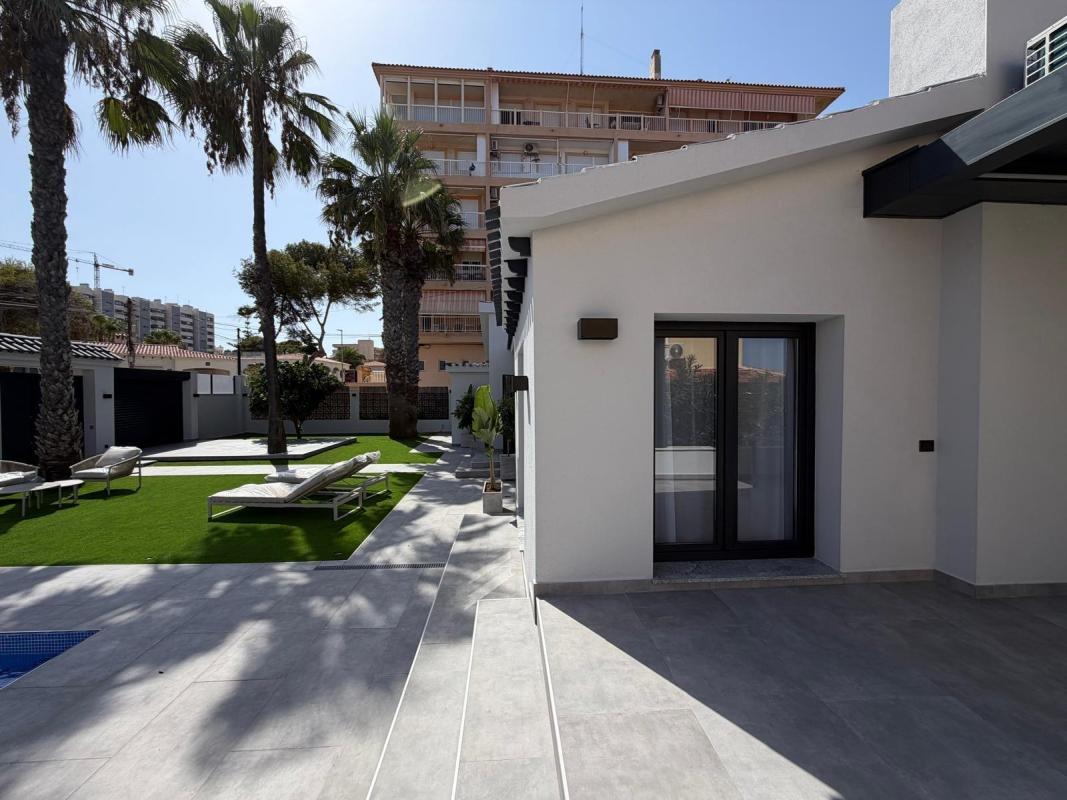 villa te koop in Torrevieja | 4 slaapkamers H604349
