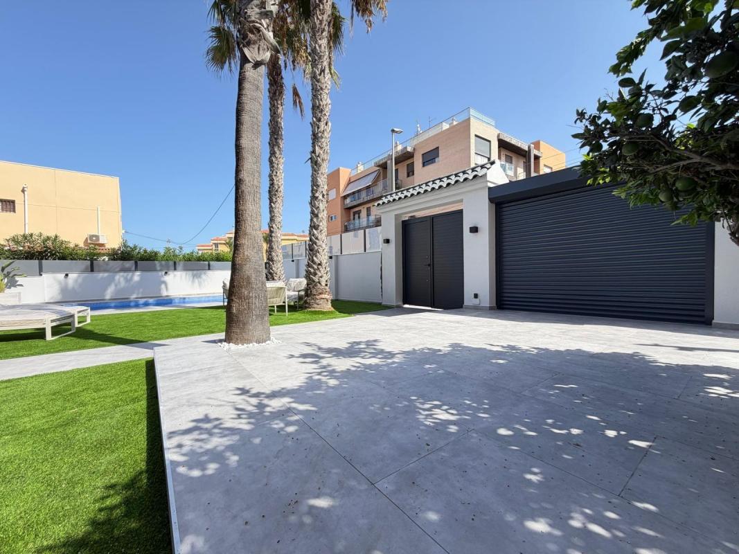 villa te koop in Torrevieja | 4 slaapkamers H604349